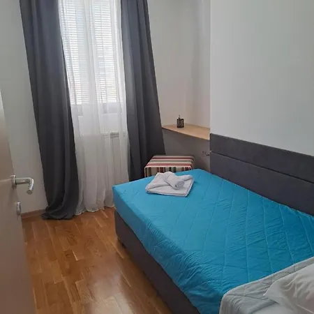 Centar Margarita Luxury Aprtment דירה