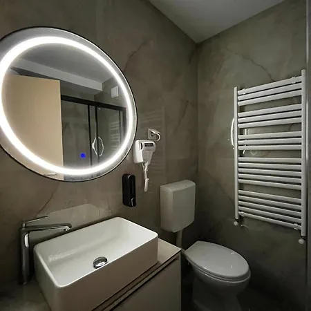 Centar Margarita Luxury Aprtment דירה